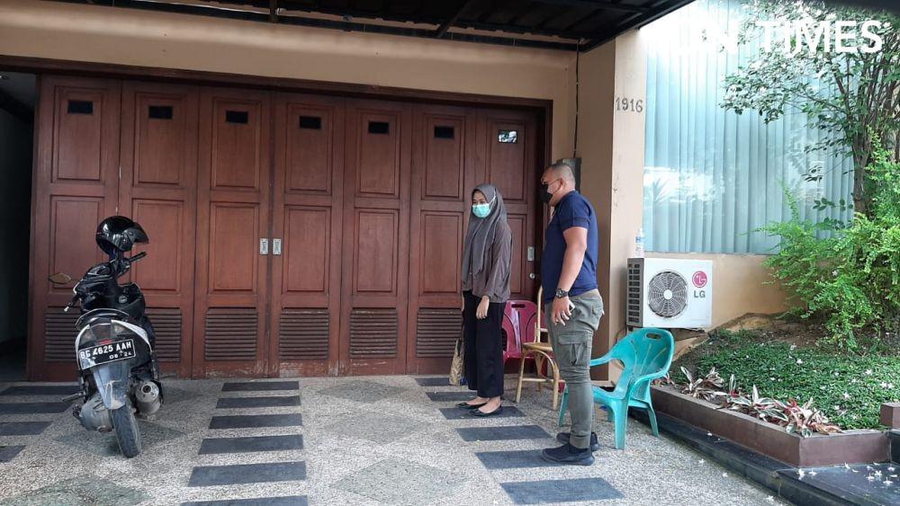 Bernafas Dibantu Oksigen, Putri Akidi Tio Didatangi Petugas Kesehatan