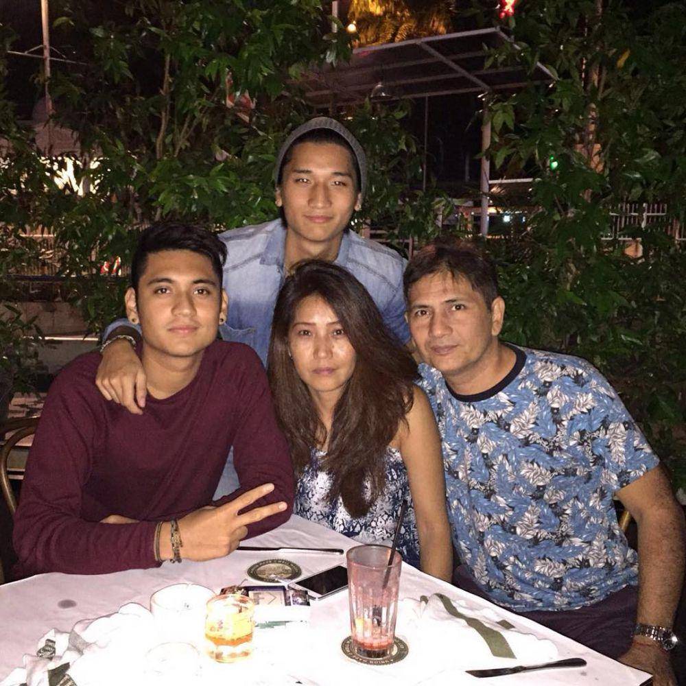 Lorenzo Abraham dan keluarga (instagram.com/lorenzoabraham)