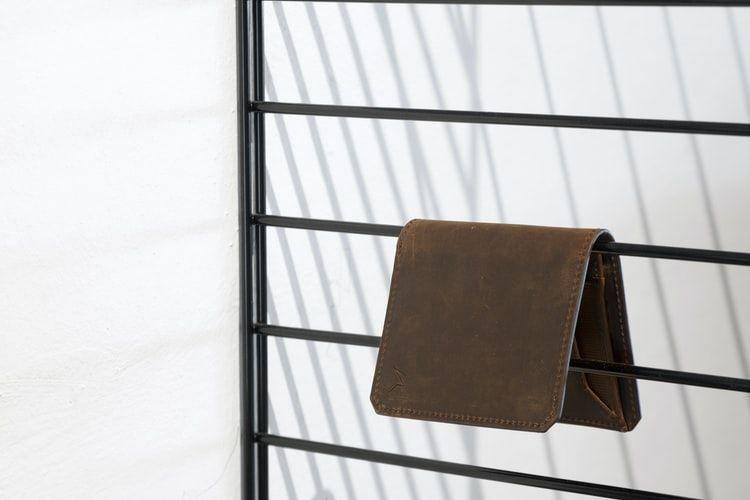 Ilustrasi mengeringkan dompet (unsplash/Kisetsu Co)