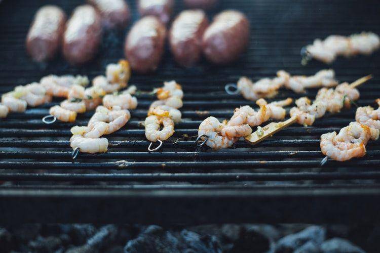 ilustrasi satai udang manis (unsplash.com/Markus Spiske)