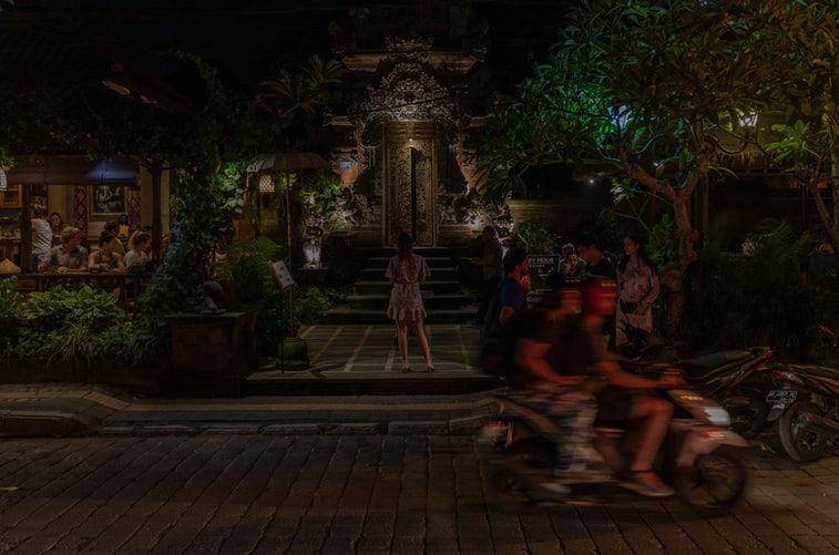 Bali (unsplash.com/Christoph Theisinger)