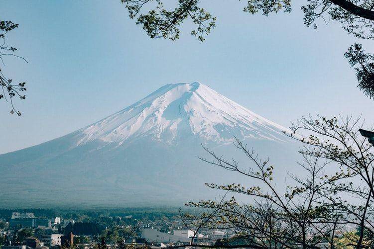 Gunung Fuji (unsplash.com/Filiz Elaerts)