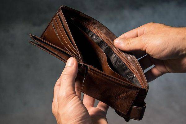Ilustrasi mengosongkan isi dompet (pixabay/Chronomarchie)
