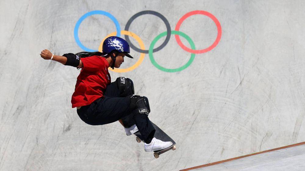 Sakura Yosozumi saat beraksi pada cabor skateboard women's park (twitter.com/mateusn_br)