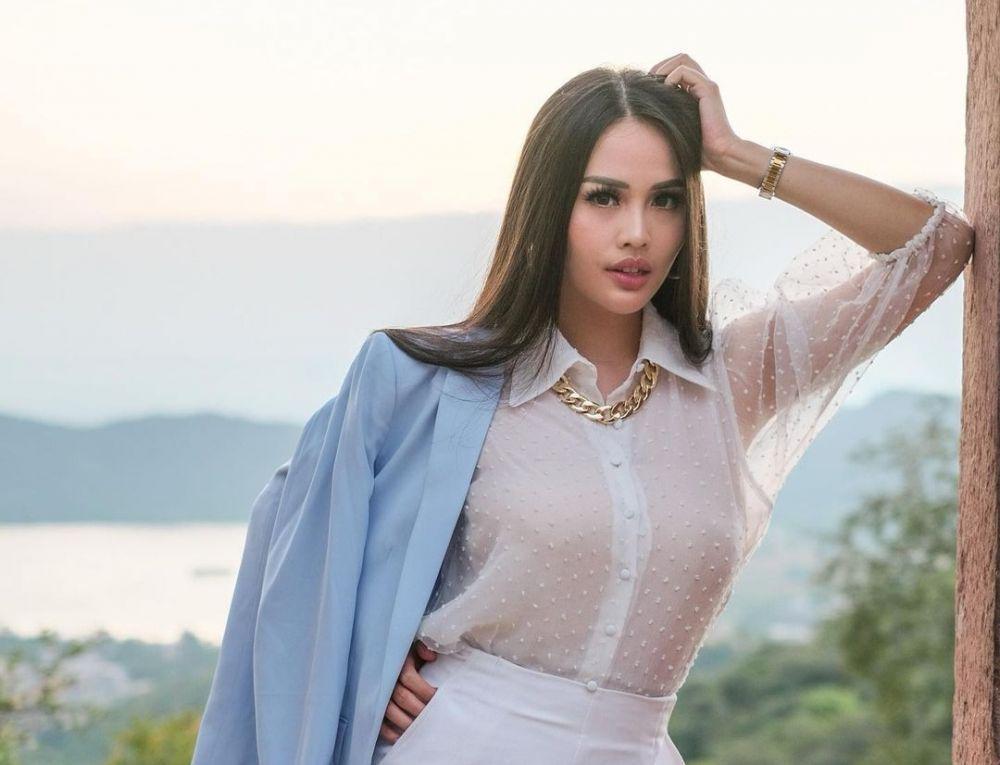 9 Pesona Nita Sofiani, Miss Earth Indonesia 2013 yang Semakin Menawan