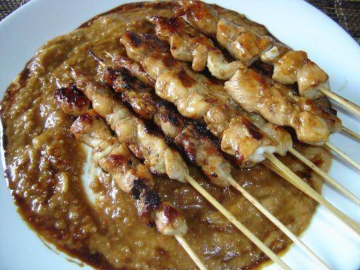 Ilustrasi sate ayam (tasty-indonesian-food.com)