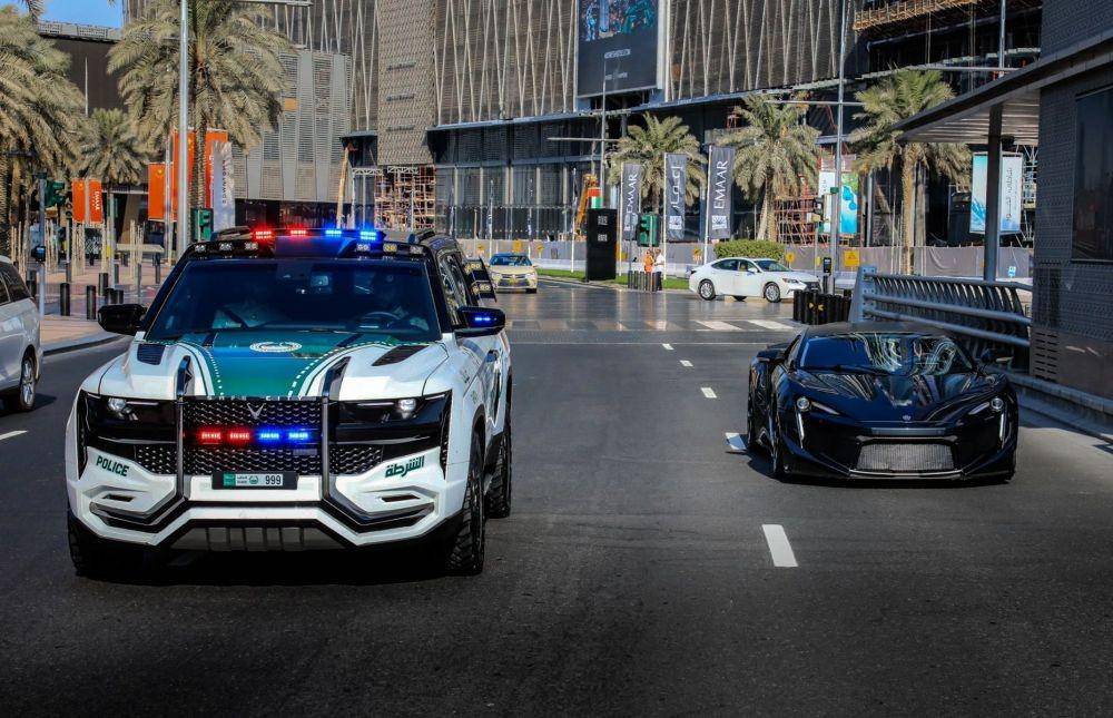 Ghiath patroli polisi (driving.ca)