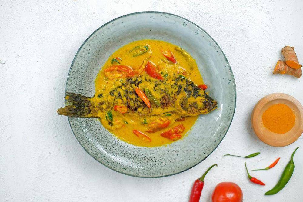 potret hidangan pesmol ikan mas (instagram.com/agussasiranganbjm)
