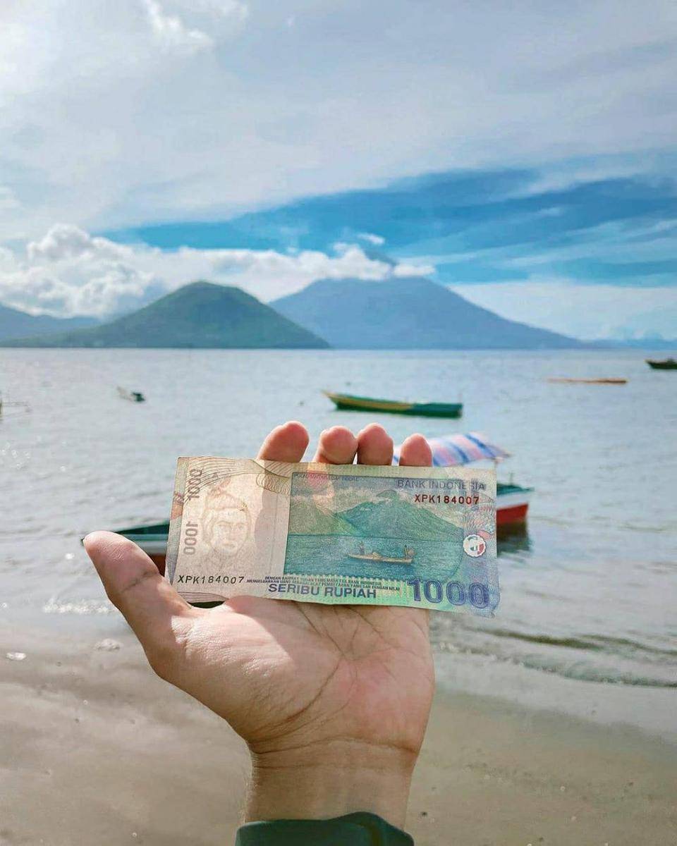 Pulau Maitara (instagram.com/cahayadaritimur.id)