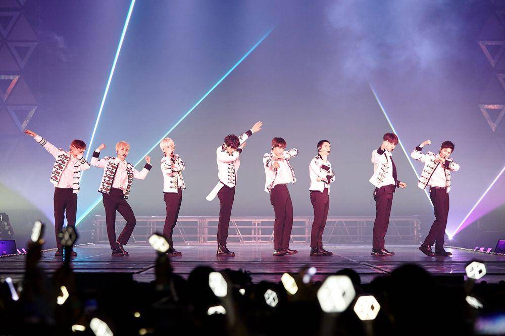 twitter.com/weareoneEXO