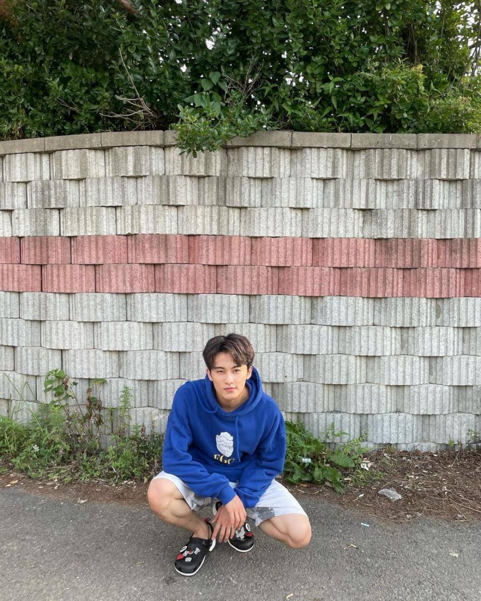 Mark Lee (instagram.com/onyourm__ark)