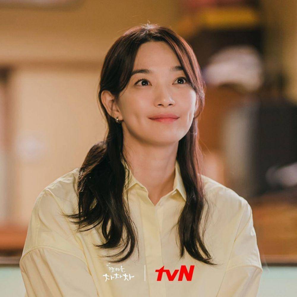 potret peran Shin Min Ah di drama Korea Hometown Cha-Cha-Cha. (instagram.com/tvndrama.official)