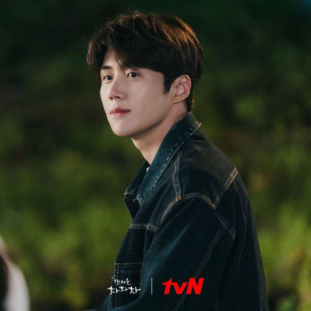 potret peran Kim Seon Ho di drama Korea Hometown Cha-Cha-Cha. (instagram.com/tvndrama.official)