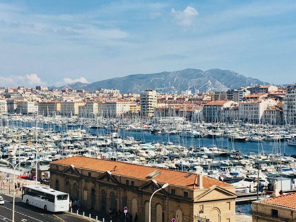 Marseille (unsplash.com/Alex Baumel)