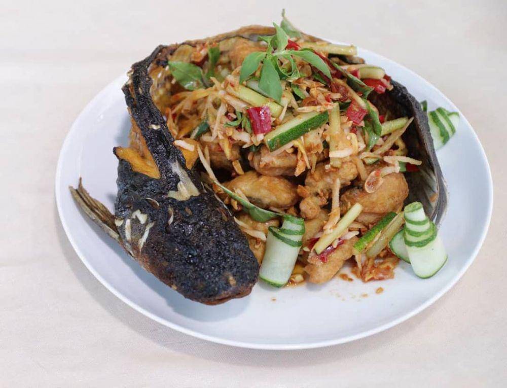 potret hidangan patin tepung bumbu rujak (instagram.com/agussasiranganbjm)