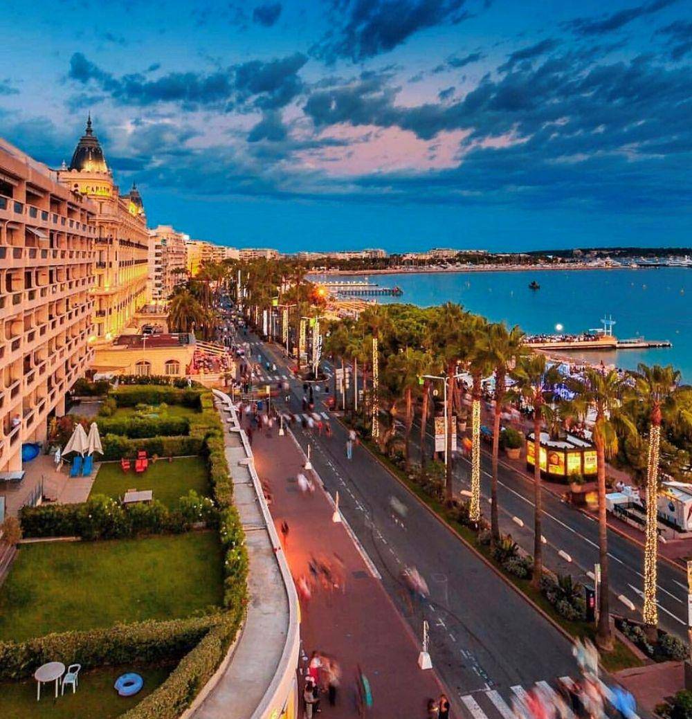 Cannes (instagram.com/outlookcannes)