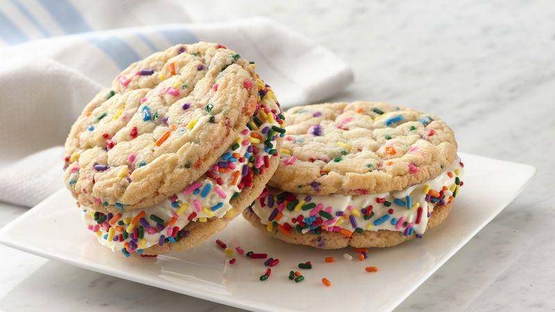 ilustrasi cookies ice cream sandwich (pillsbury.com/Pillsbury Kitchens)