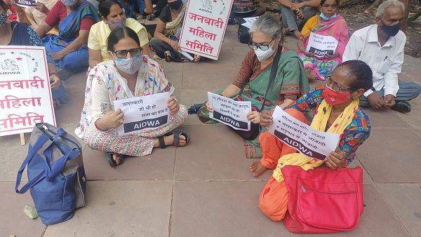 Sebagian besar warga New Delhi, India menuntut keadilan atas kasus pemerkosaan anak berusia 9 tahun pada hari Rabu, 4 Agustus 2021, waktu setempat. (Twitter.com/rafatalam11)
