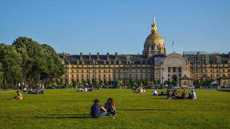 potret Esplanade des Invalides (timeout.fr)