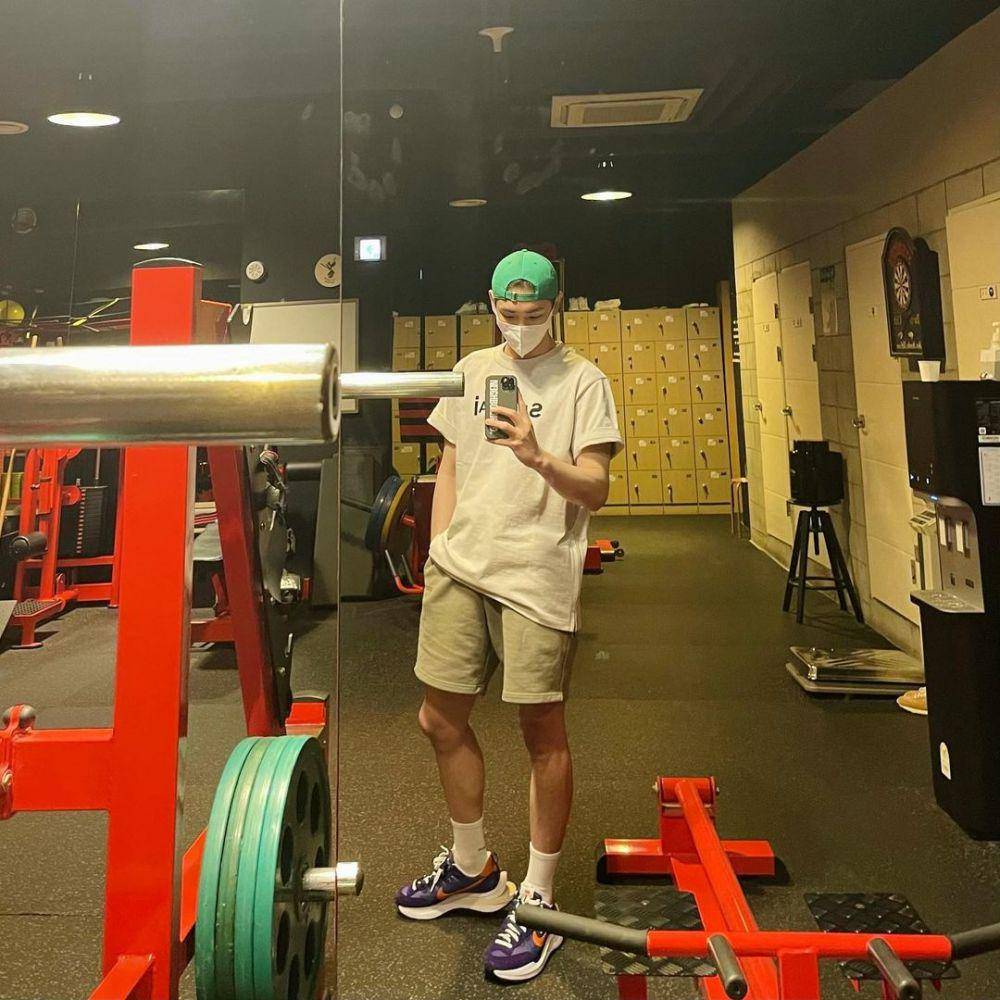 ootd Key SHINee (instagram.com/bumkeyk)