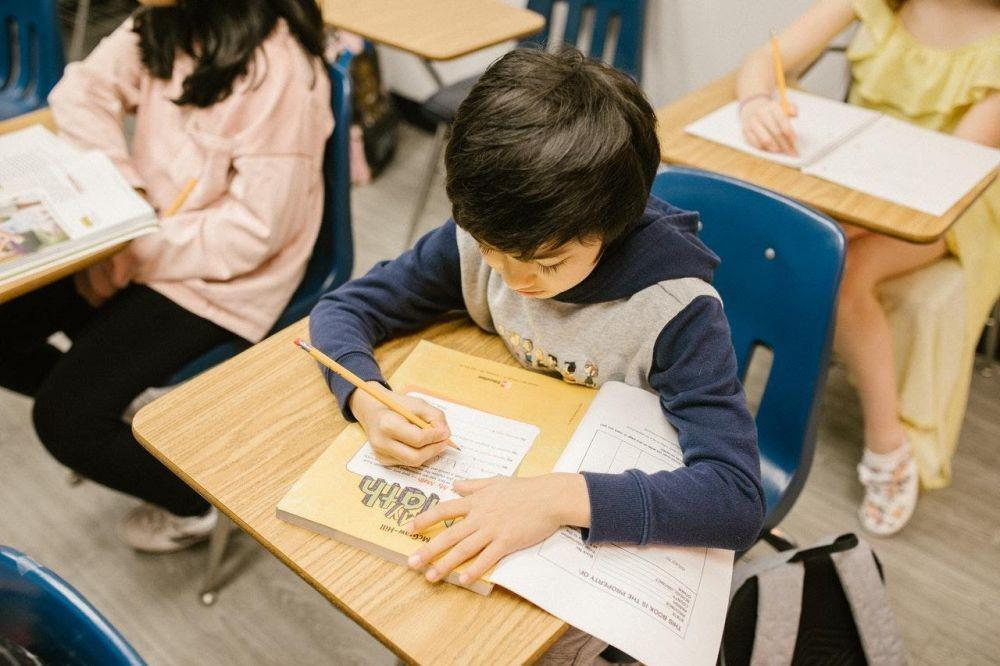 Murid sedang belajar di kelas (Pexels/RODNAE Productions)