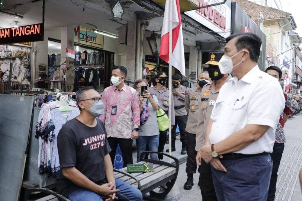 Luhut Berdialog dengan PKL Malioboro / Kementerian Koordinator Bidang Kemaritiman dan Investasi