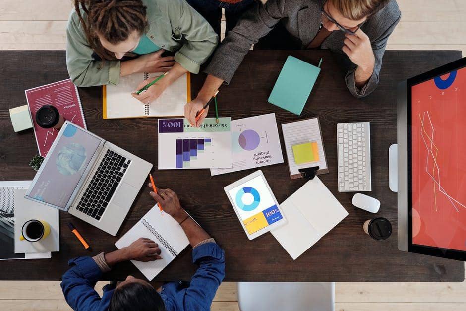Ilustrasi suasana kerja (pexels.com/mikael-blomkvist)