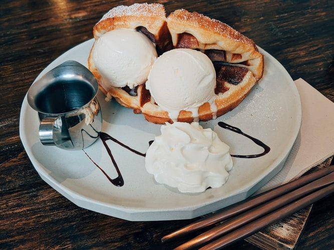ilustrasi waffle ice cream sandwich (unsplash.com/note thanun)