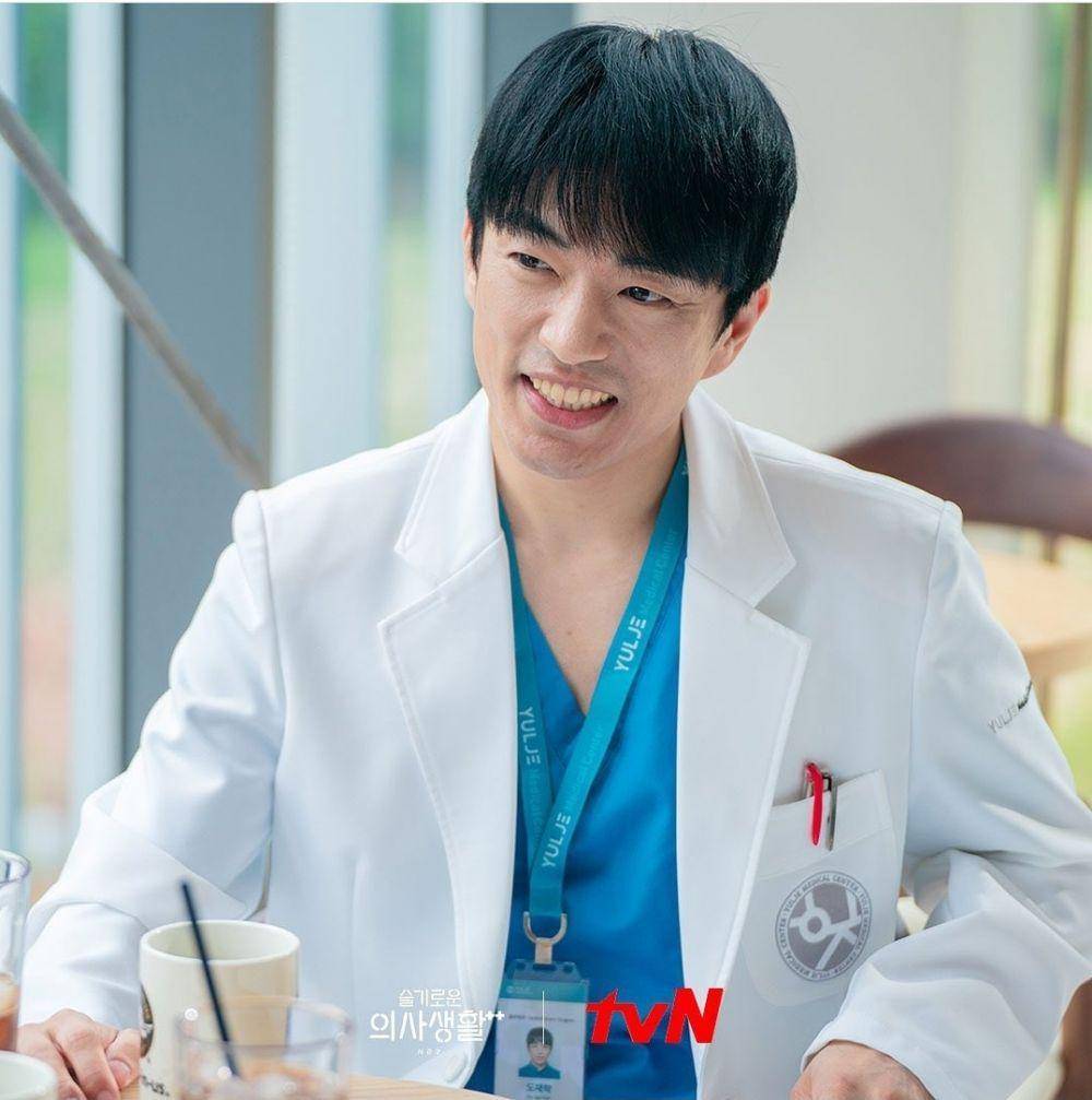 Jung Moon Sung di drama Hospital Playlist (dok.tvN/Hospital Playlist)