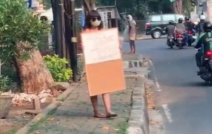 Kronologi Aksi Heboh Dinar Candy Pakai Bikini hingga Dijemput Polisi