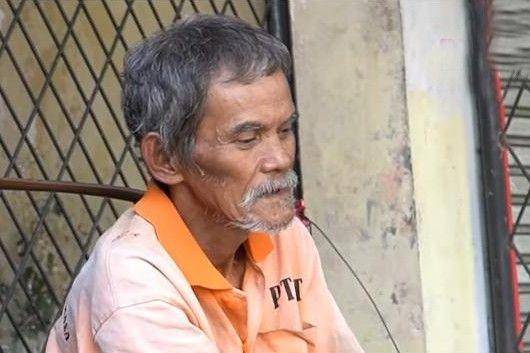 Abah Ajat yang sudah puluhan tahun berjualan rujak tumbuk keliling di Jakarta. (instagram.com/partners_in_goodness)