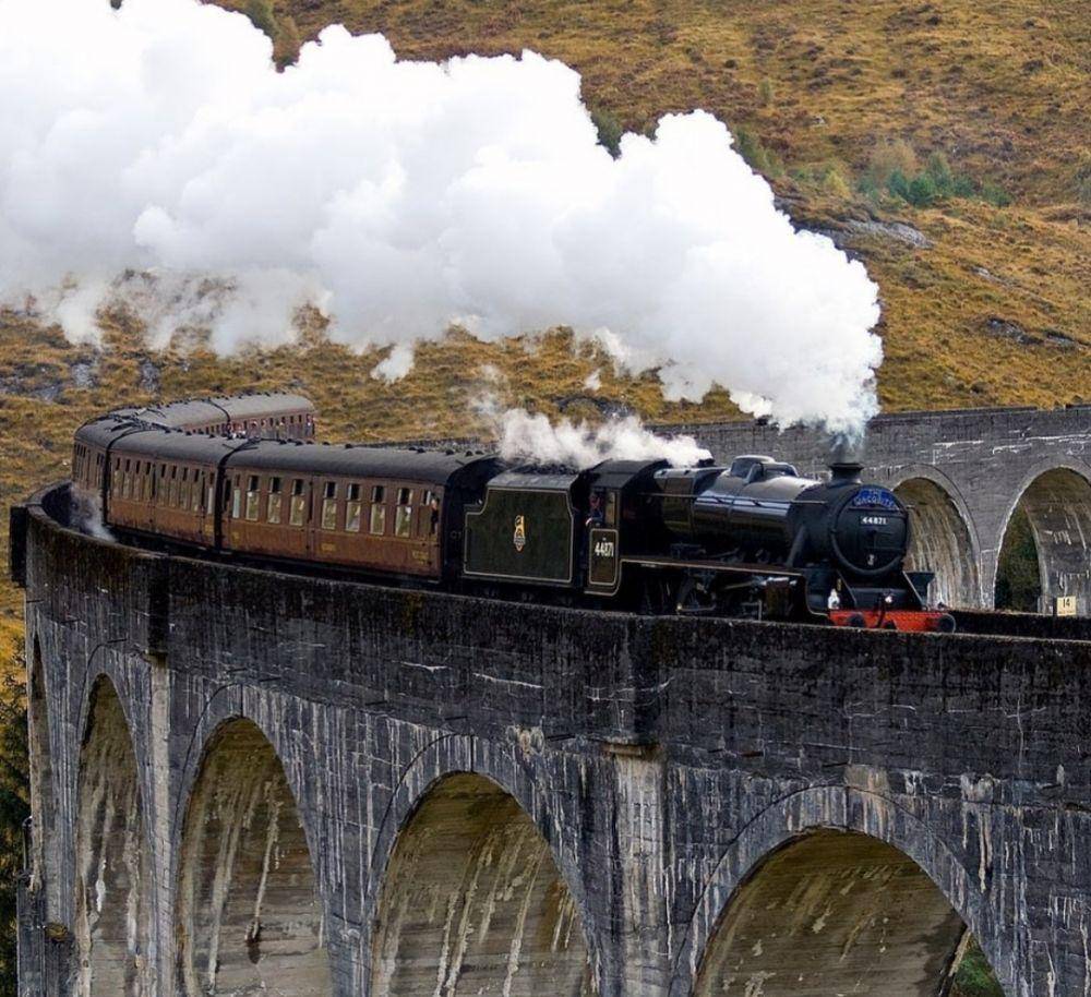 Glenfinnan Viaduct (instagram.com/stephenliptonimages)