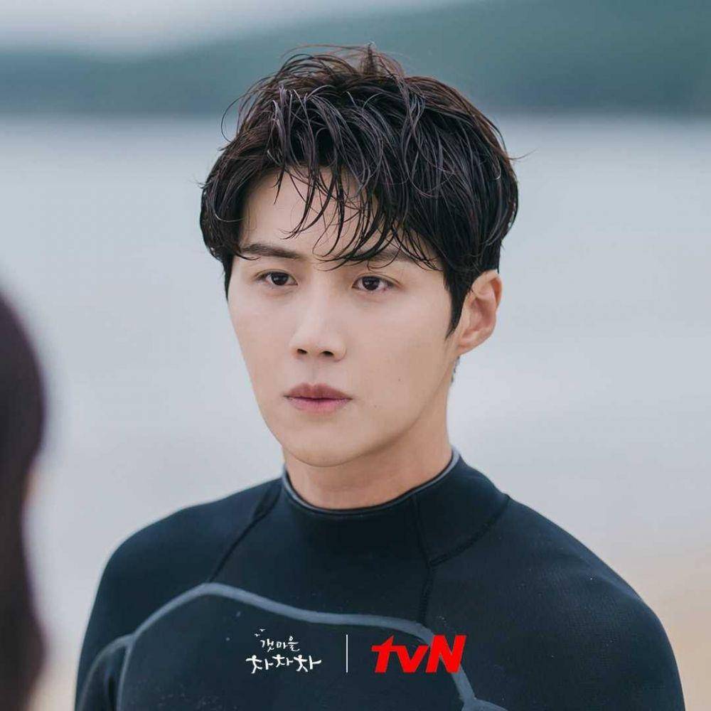 potret Kim Seon Ho dalam still cut drama "Hometown Cha Cha Cha" (instagram.com/tvndrama.official)