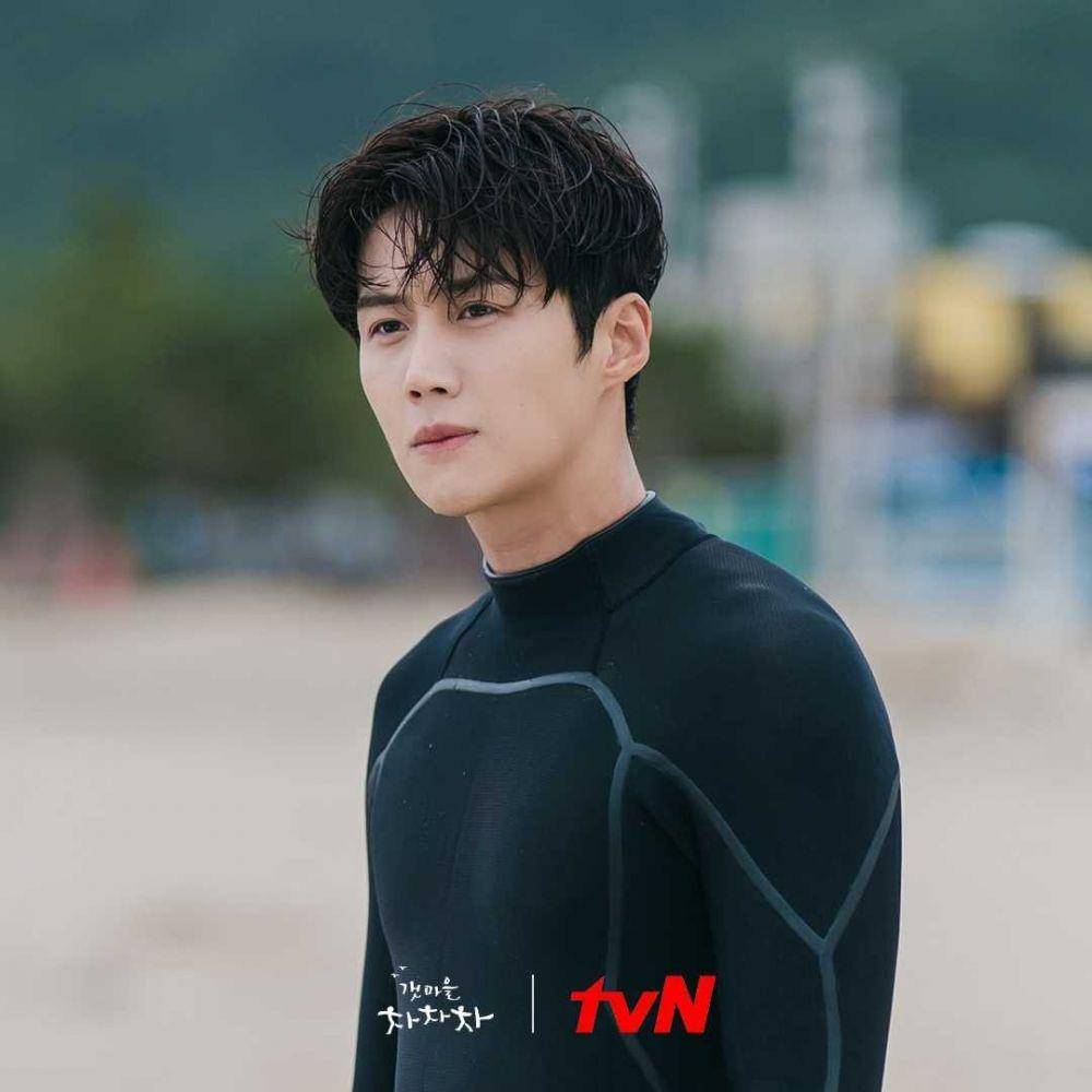 potret Kim Seon Ho dalam still cut drama "Hometown Cha Cha Cha" (instagram.com/tvndrama.official)