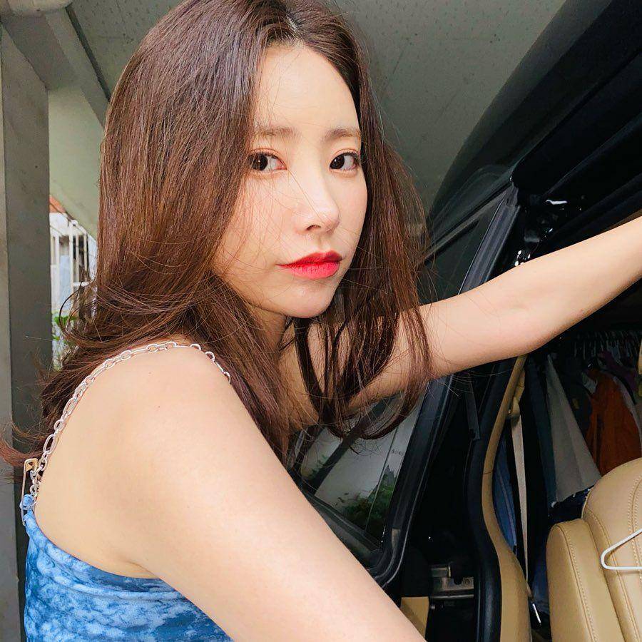 Huihyeon DIA (instagram.com/khh1995_a)