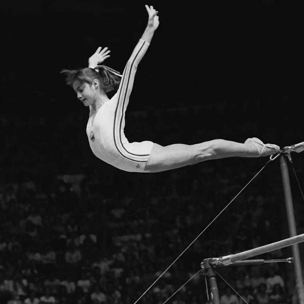 Nadia Comăneci ketika sedang bertanding di Olimpiade 1976 Montreal. twitter.com/mtlv12