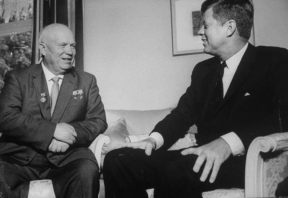 Nikita Khrushchev dan John F. Kennedy (newyorker.com)