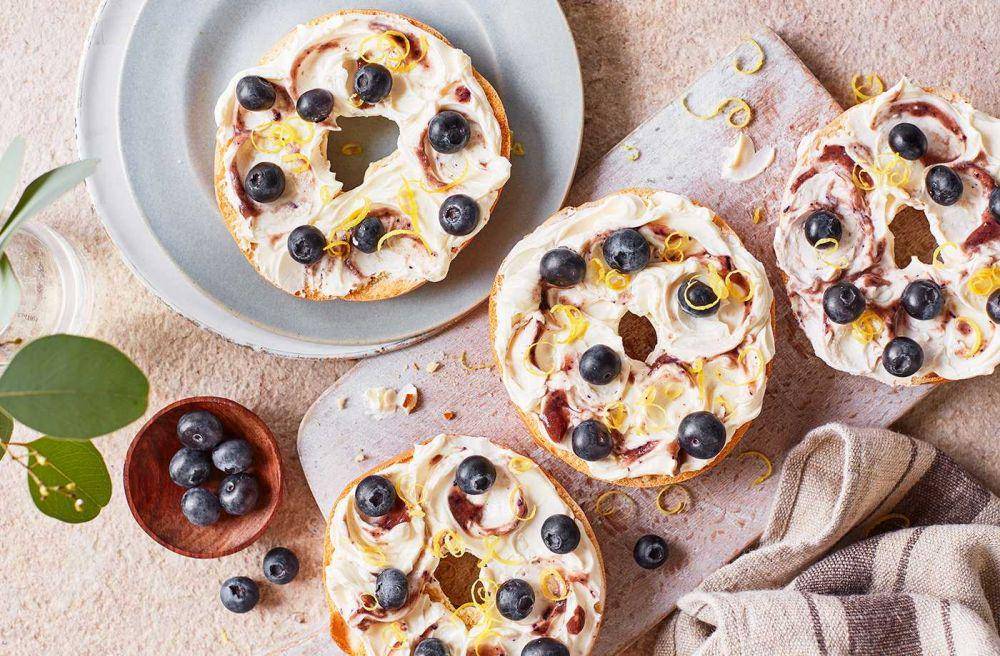 Blueberry cheesecake bagel (realfood.tesco.com)