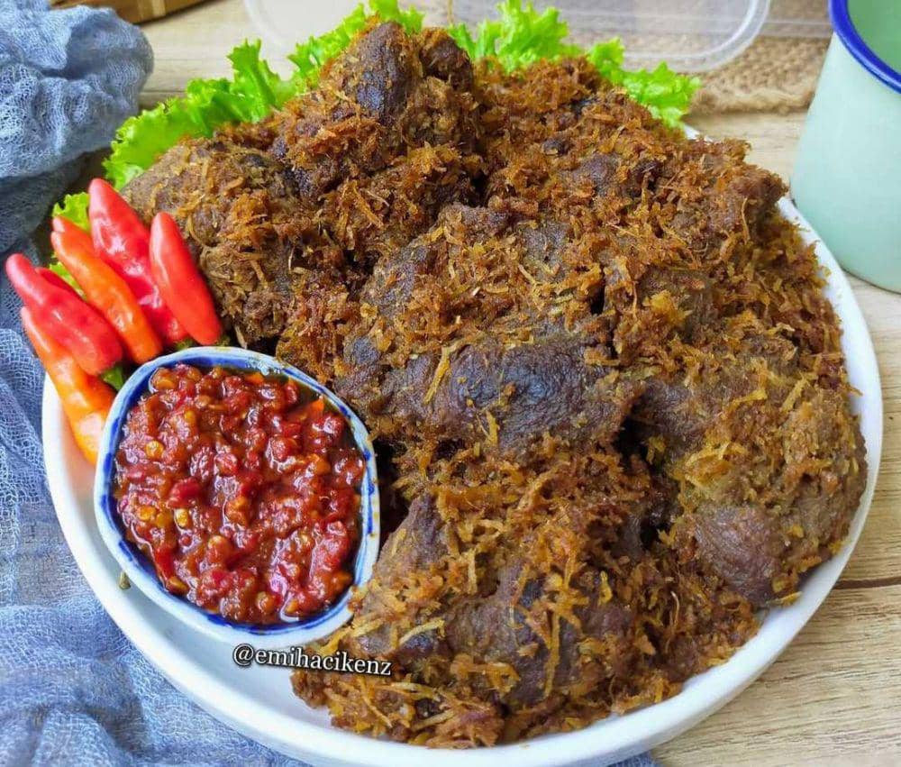 Empal serundeng (instagram.com/emihacikenz)