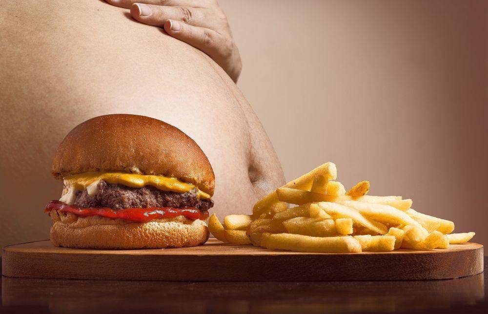 ilustrasi kelebihan berat badan atau obesitas (pixabay.com/Joenomias)