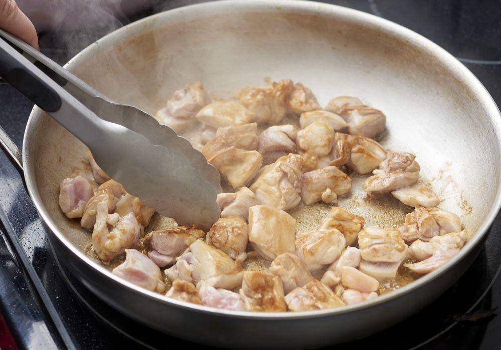Ilustrasi memasak ayam (thekitchn)