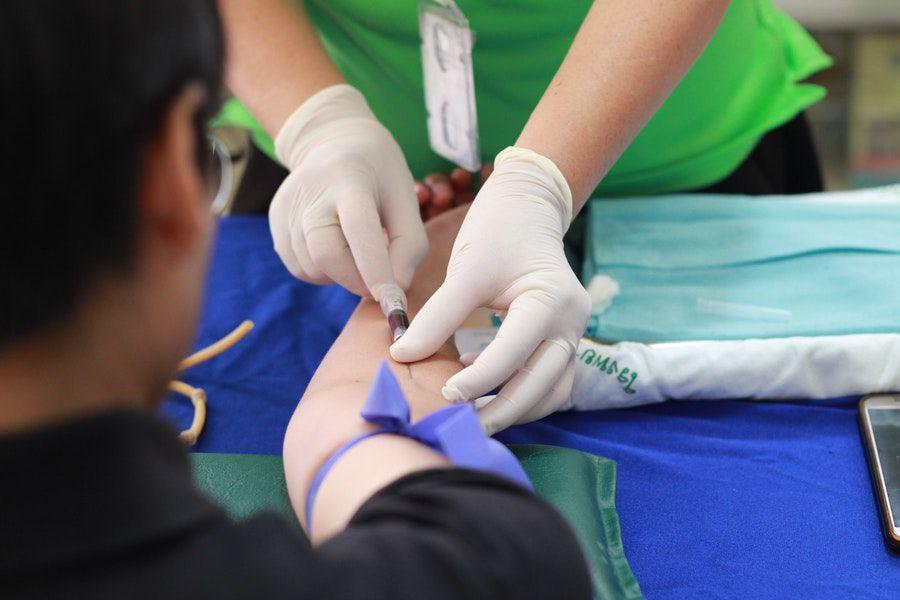Donor Darah saat Puasa, Bagaimana Hukumnya?