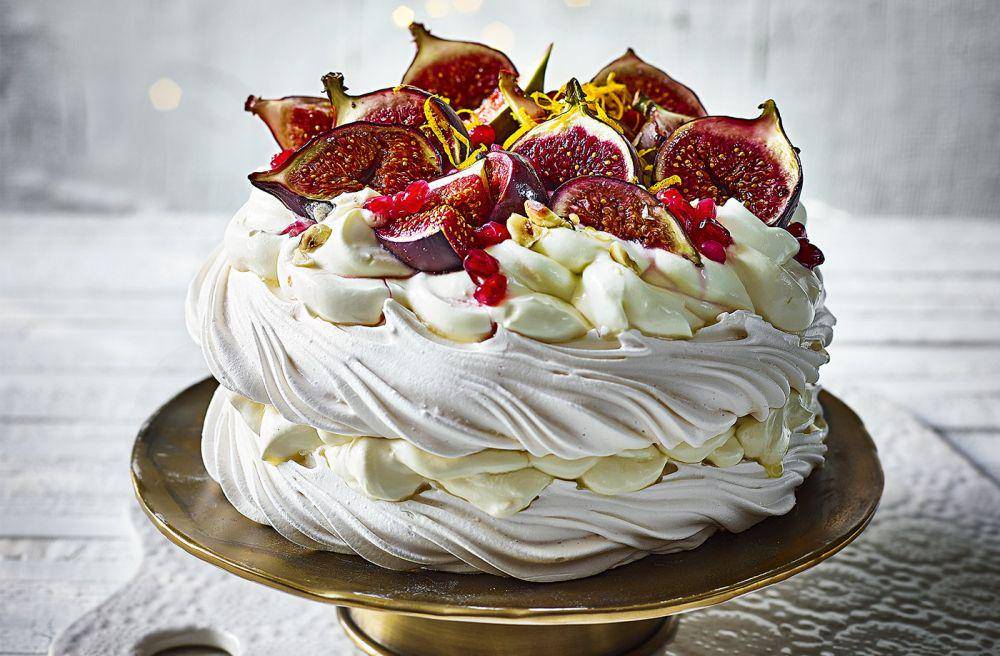 ilustrasi fig and cardamom pavlova (realfood.tesco.com)