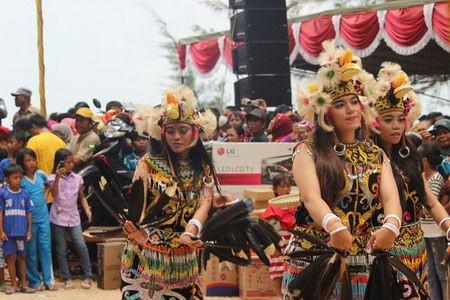 Ribuan Penari Meriahkan HUT Provinsi Kaltim ke-67