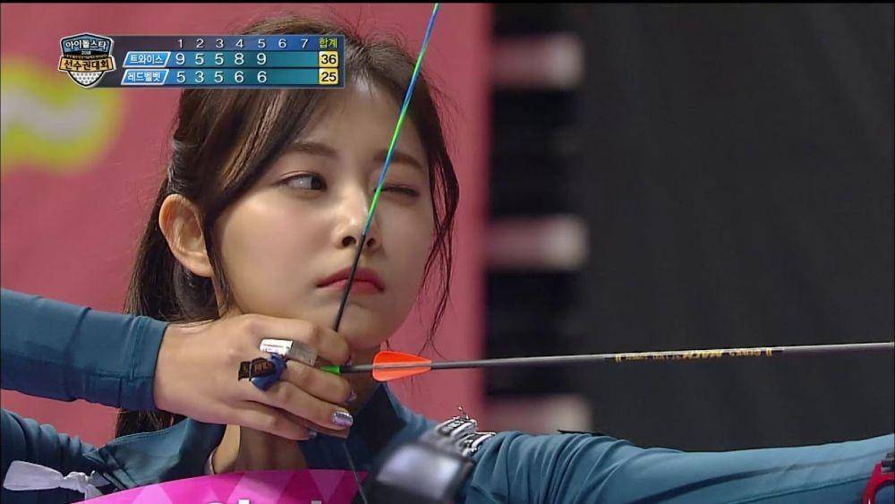Tzuyu TWICE tampil memanah di ISAC (YouTube.com/TV-People)
