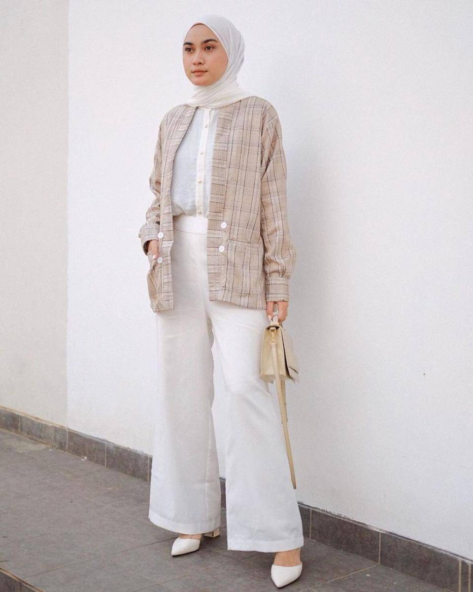 potret outfit wide leg pants ala Alifia Diannisa (instagram.com/alfdns)