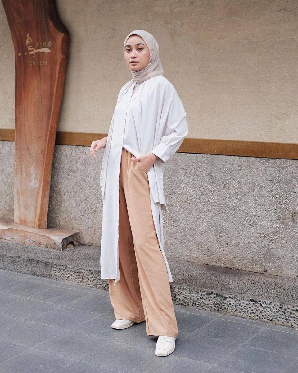 potret outfit wide leg pants ala Alifia Diannisa (instagram.com/alfdns)