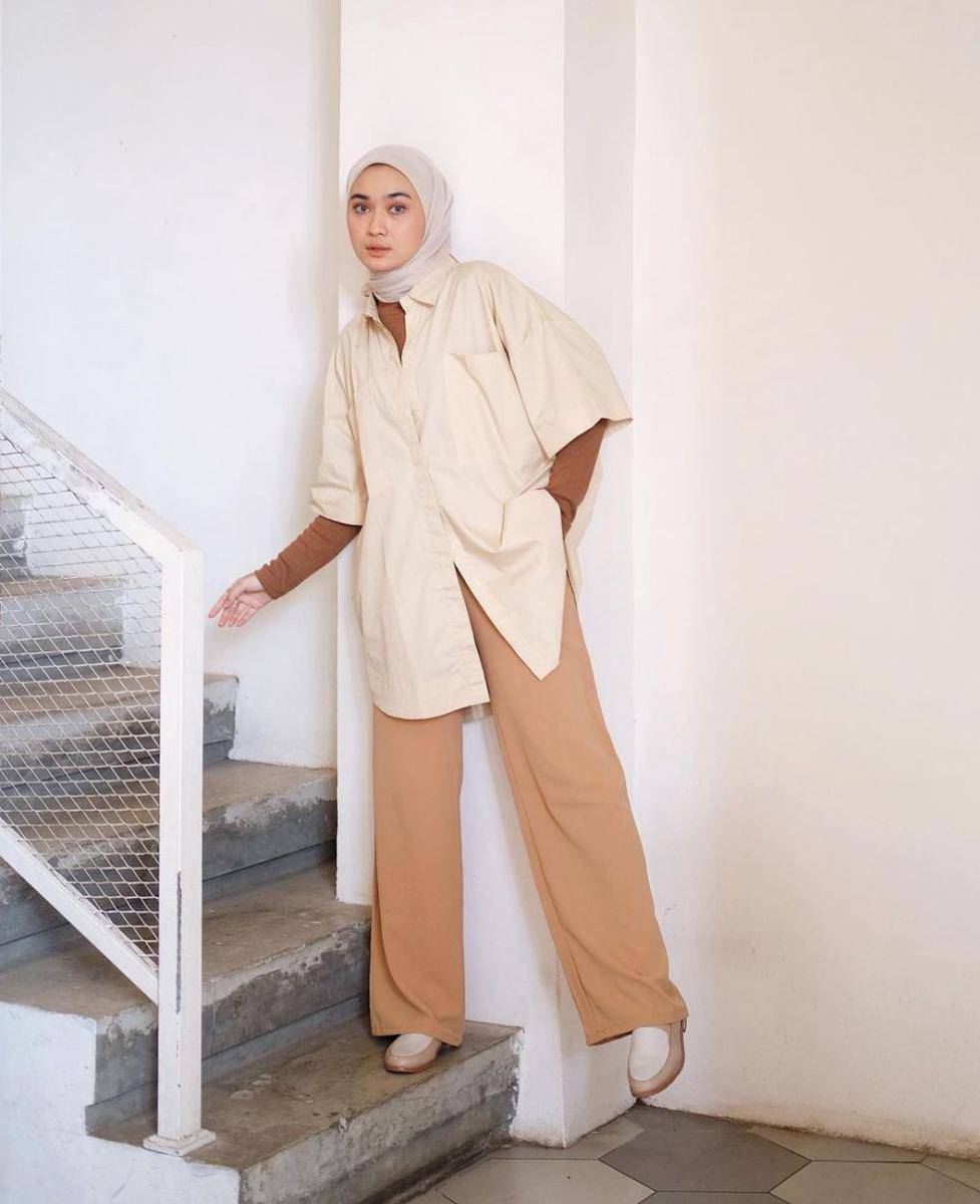 potret outfit wide leg pants ala Alifia Diannisa (instagram.com/alfdns)