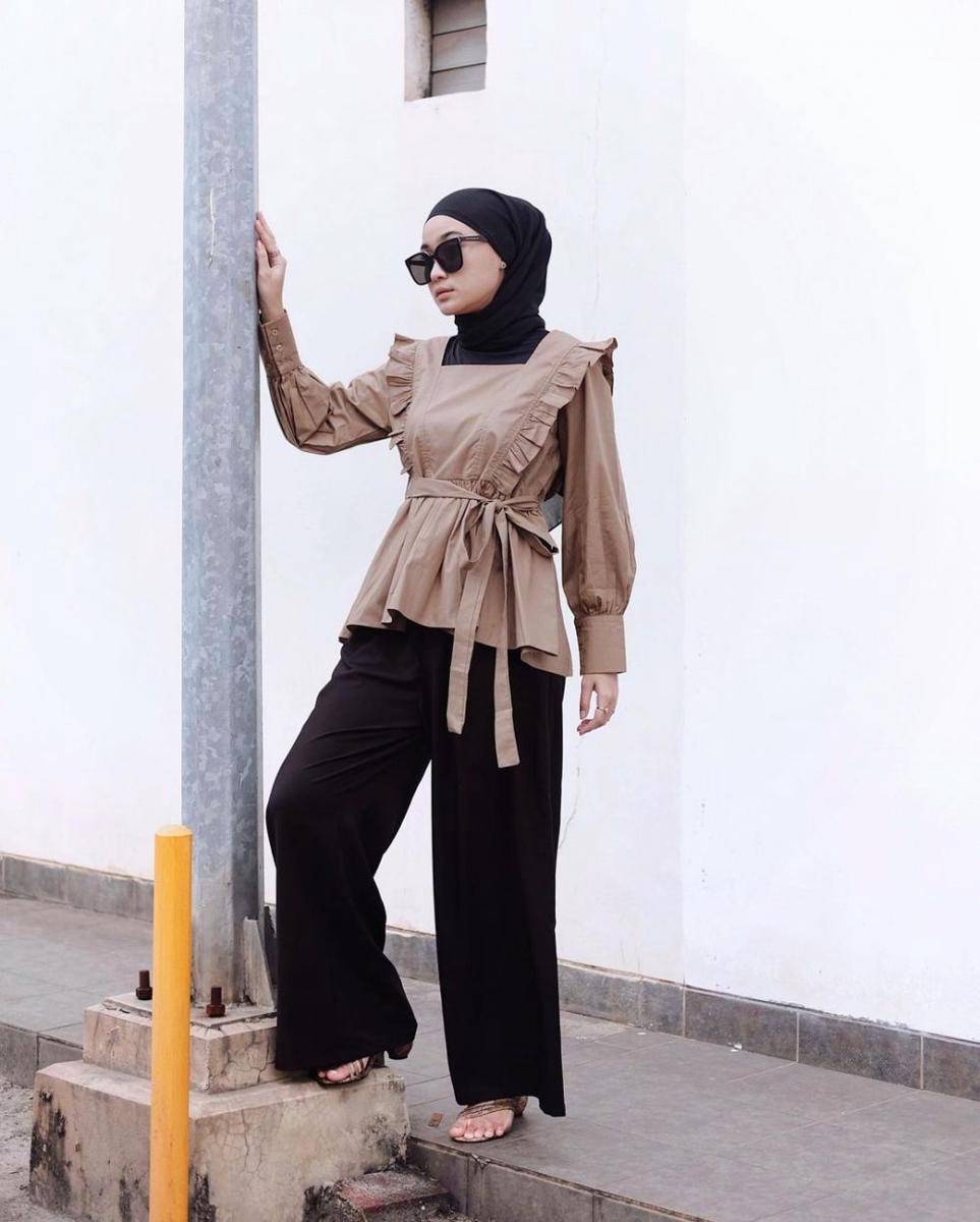 potret outfit wide leg pants ala Alifia Diannisa (instagram.com/alfdns)