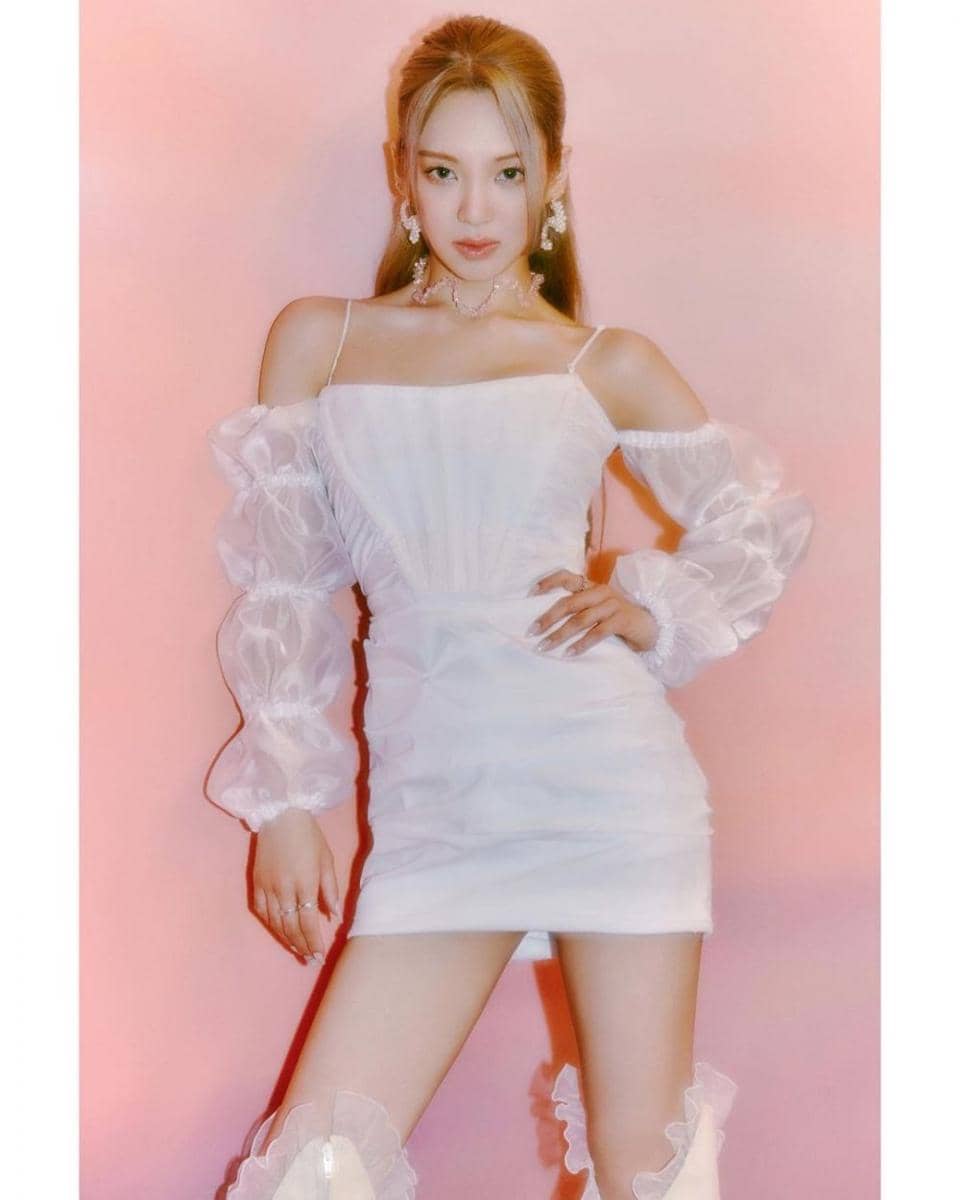 Potret Hyoyeon dalam comeback terbaru (Instagram.com/Hyoyeon_x_x)